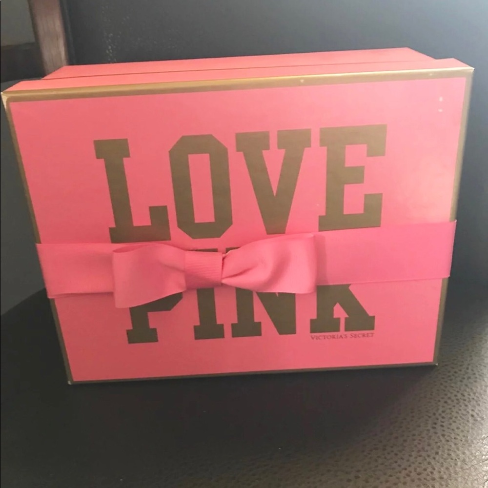 VS PINK Billion Dollar Dog - Picture 3 of 7